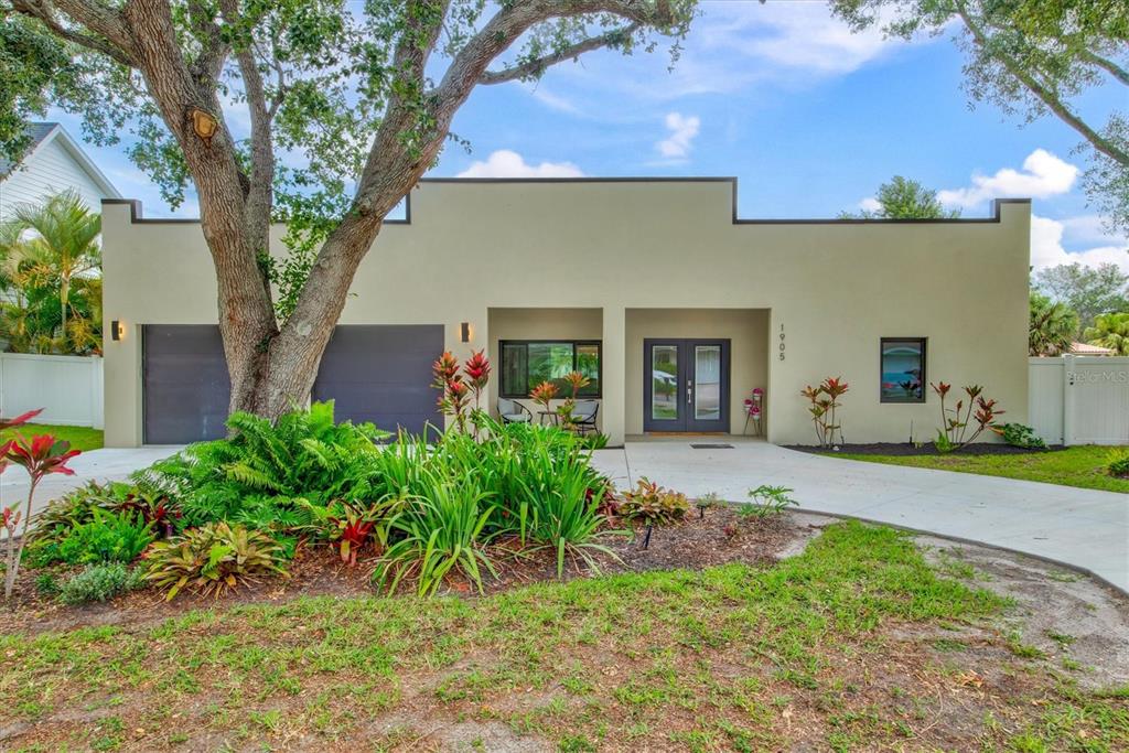 1905 TULIP DR - Photo 1