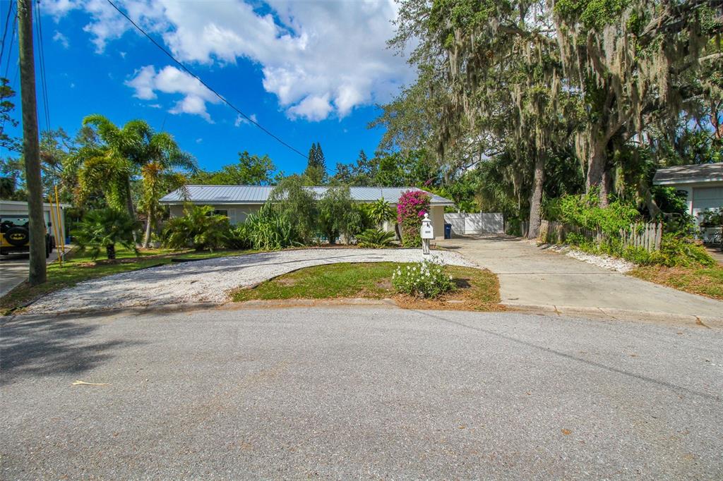 3223 ROWENA ST - Photo 1