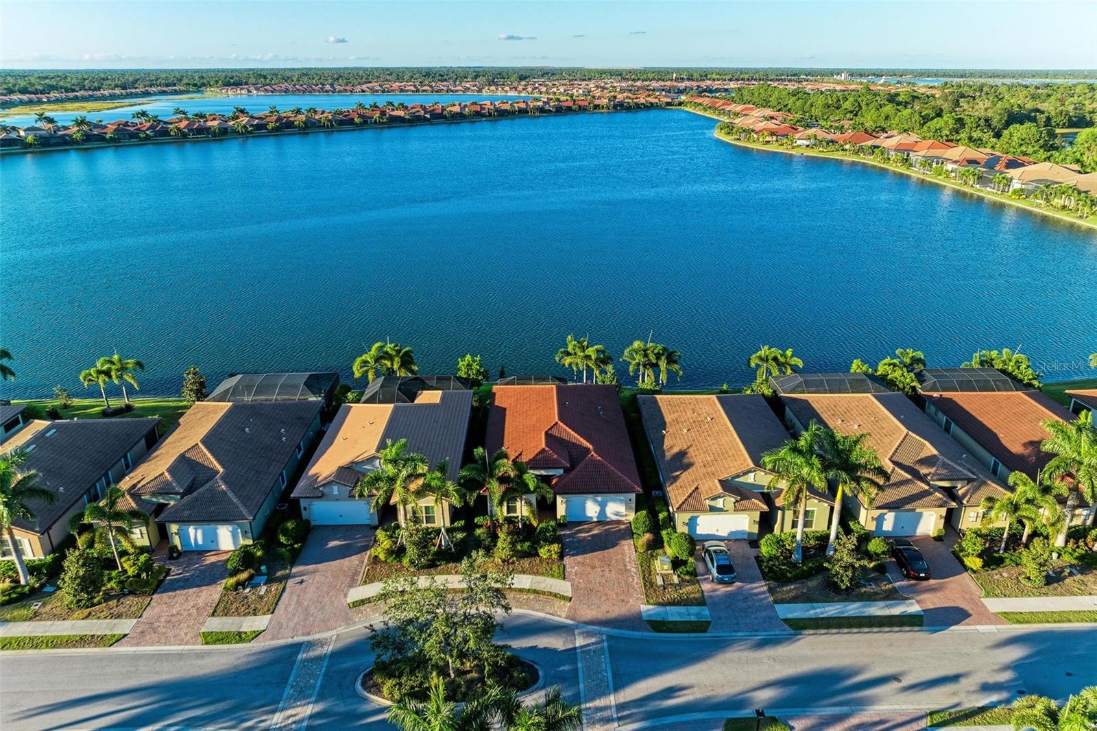228 MARAVIYA BLVD - Photo 1