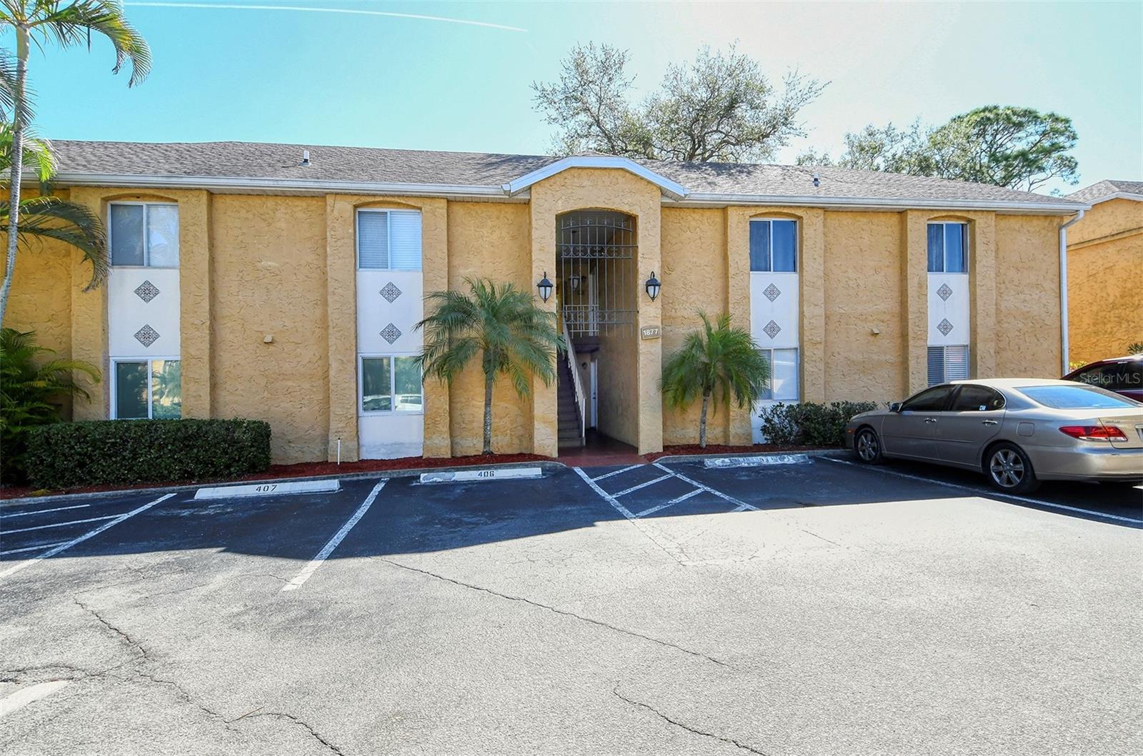 1877 TOUCAN WAY #400 - Photo 1