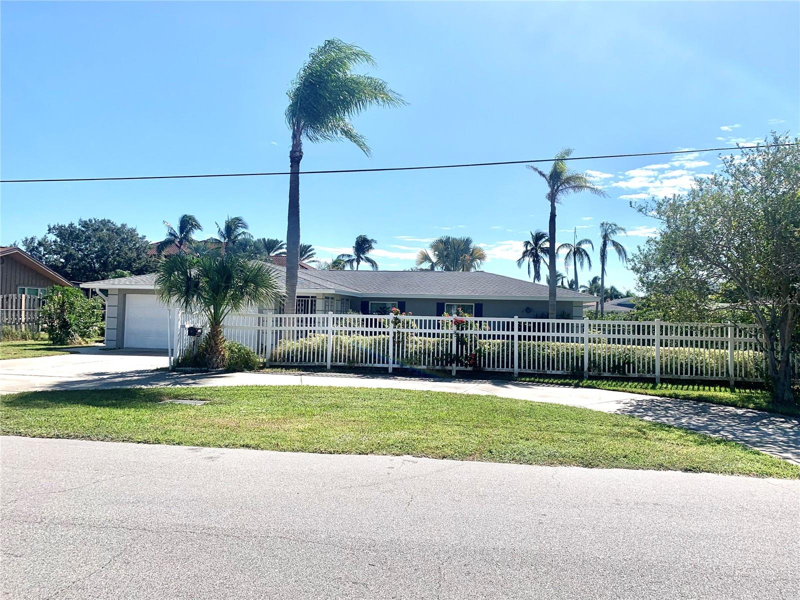 1714 MEADOWOOD ST - Photo 1