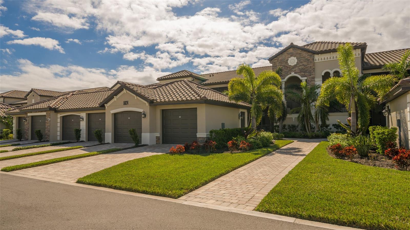 5624 PALMER CIR #203 - Photo 1