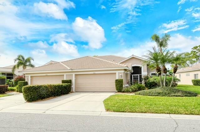 9480 FOREST HILLS CIR - Photo 1