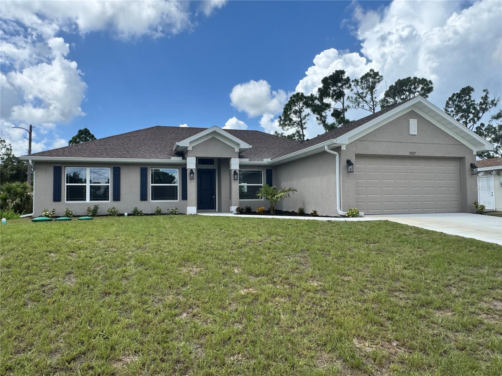 5923 GIFFEN AVE - Photo 1