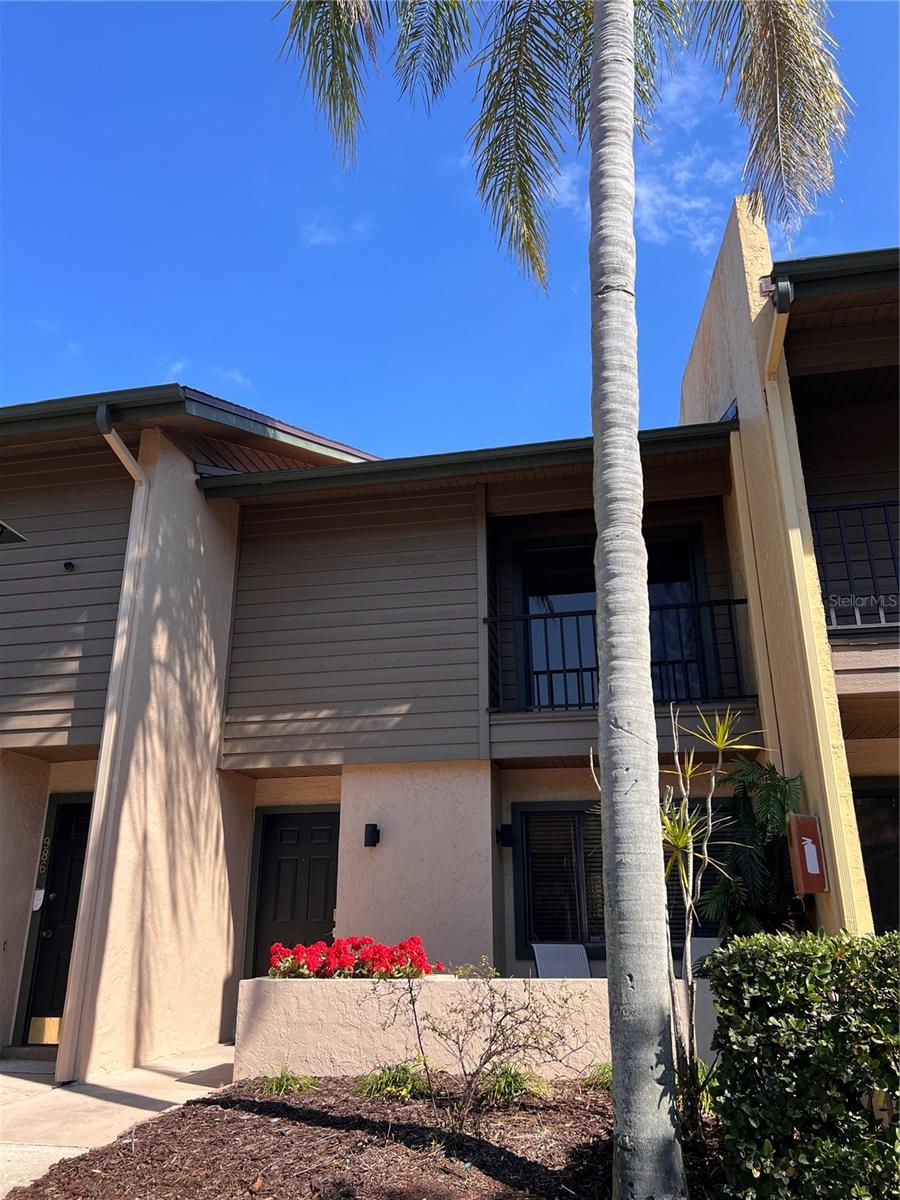 984 SUNRIDGE DR #J3 - Photo 1