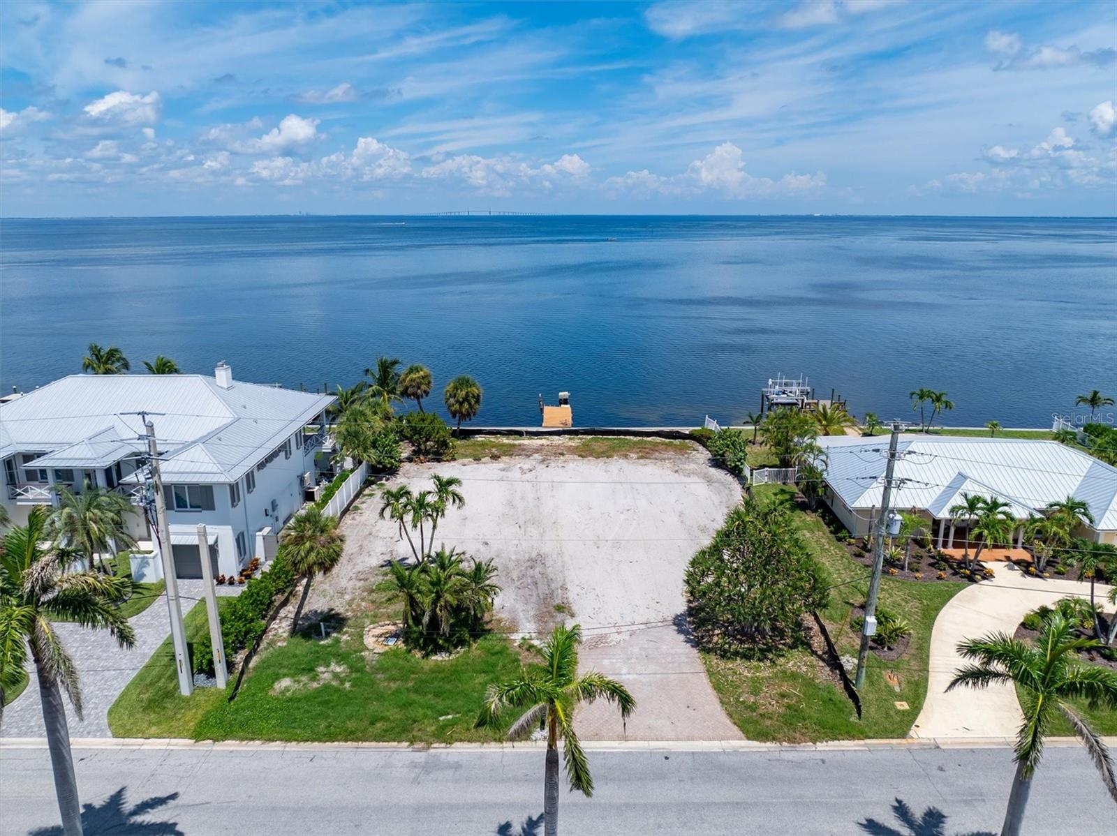 659 KEY ROYALE DR - Photo 1
