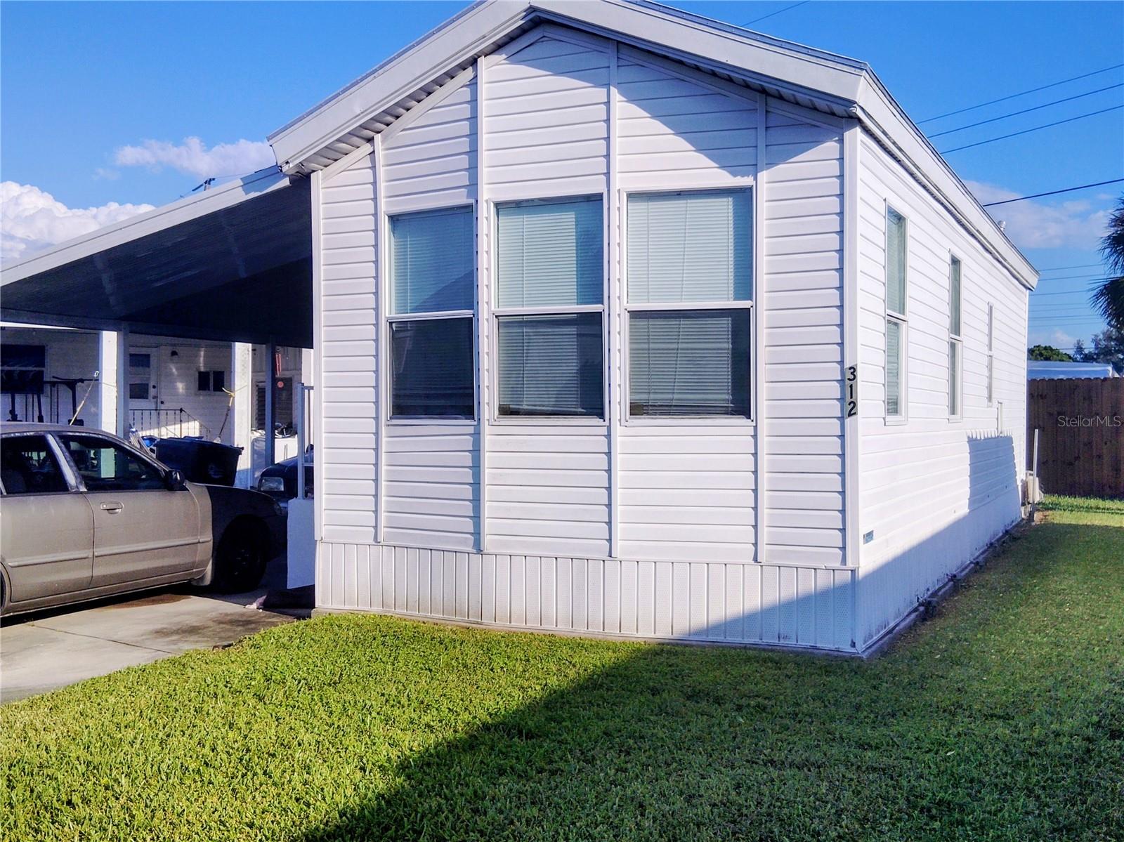 312 52ND AVENUE DR W - Photo 1