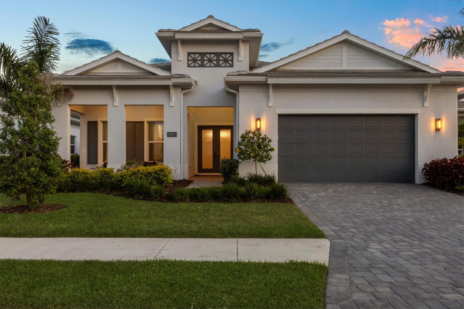 8195 REDONDA LOOP - Photo 1