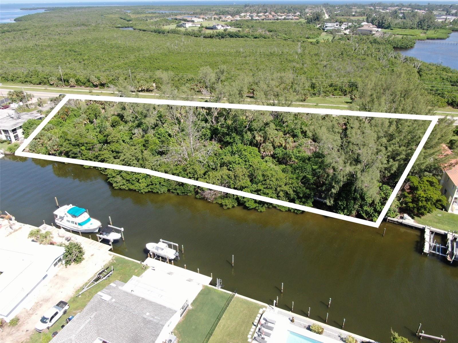10005 W MANATEE AVE W - Photo 1