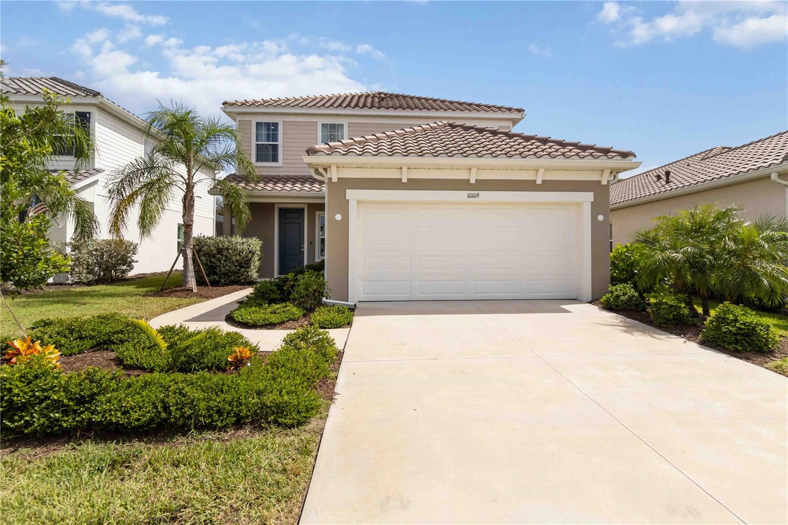 10109 CANAVERAL CIR - Photo 1