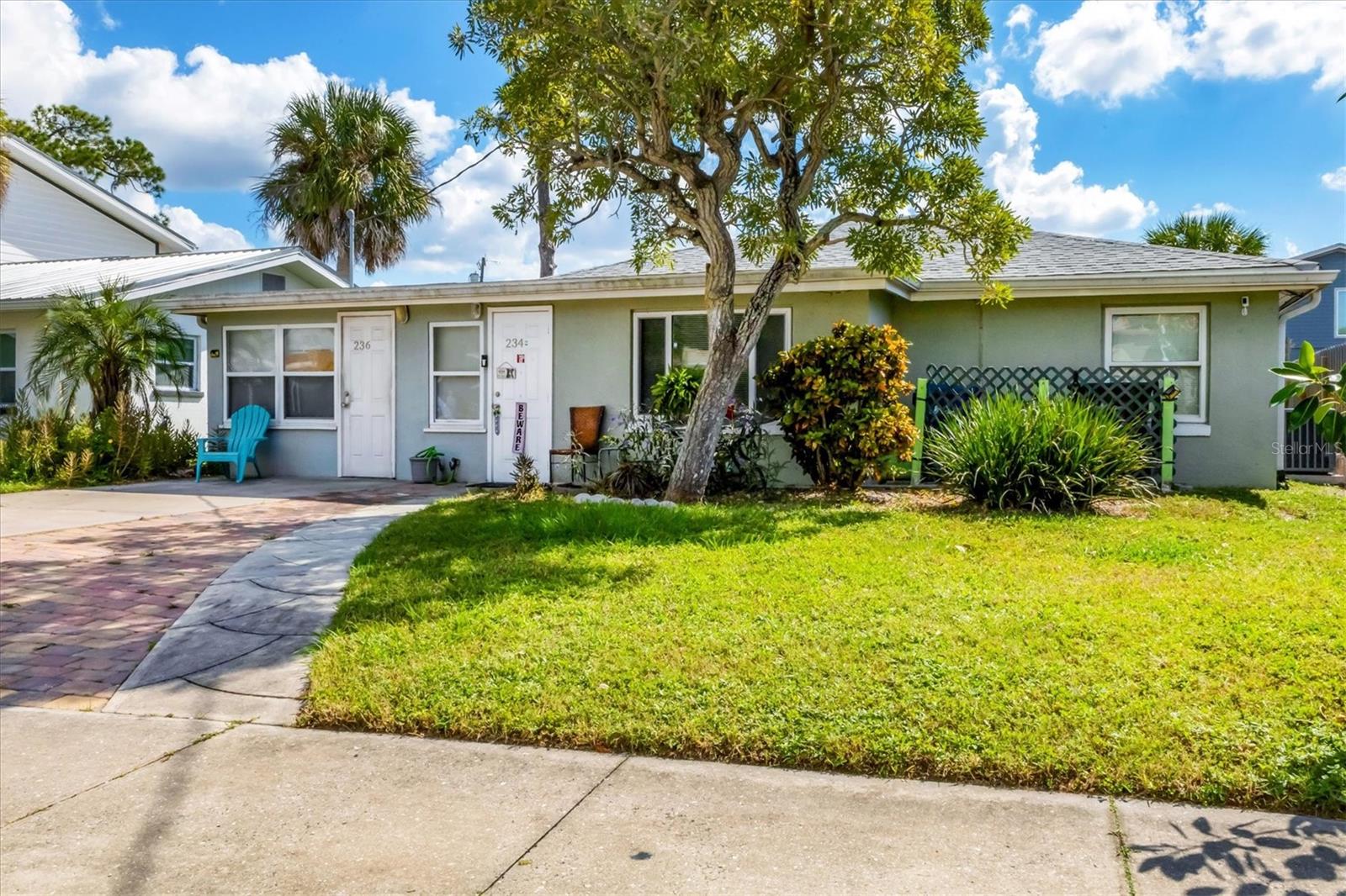 234/236 COLONIA LN E - Photo 1