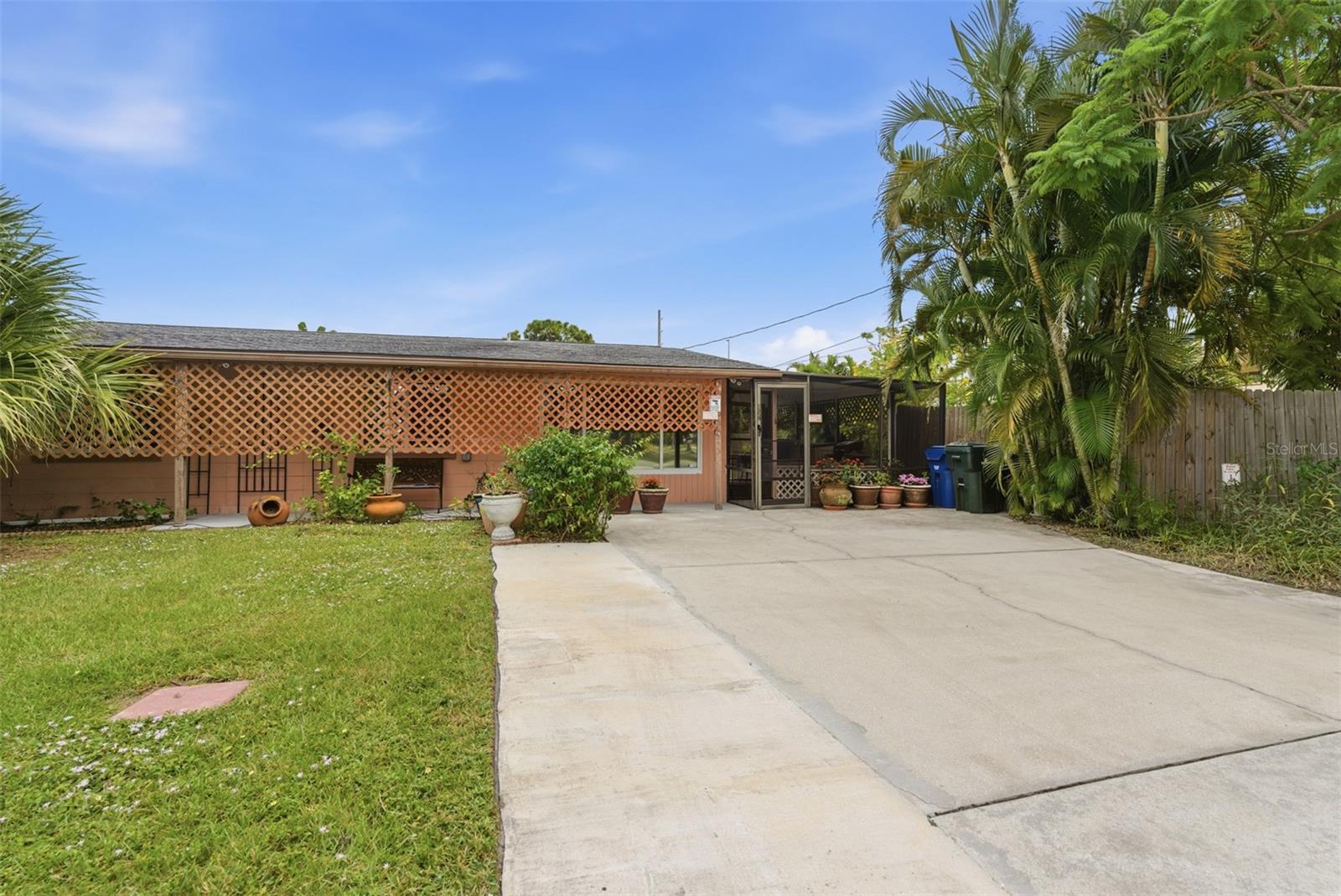 857 PALMETTO ST - Photo 1