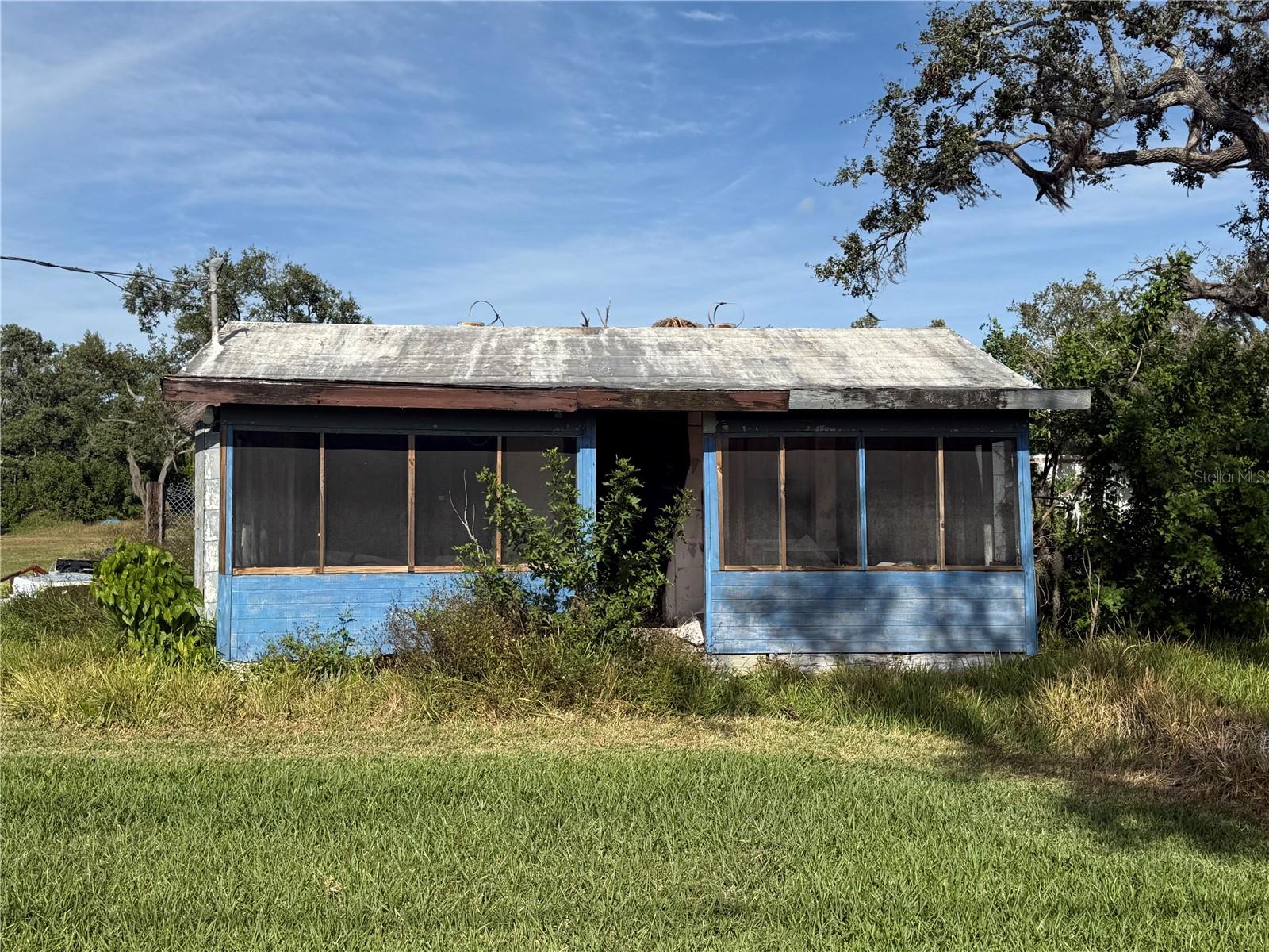 916 PINEY POINT RD - Photo 1