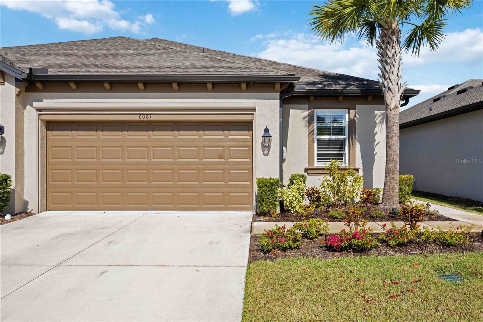 6081 AMBERLY DR - Photo 1