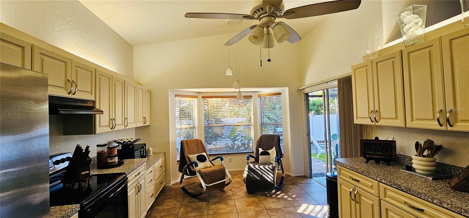 2068 PREYMORE ST - Photo 1