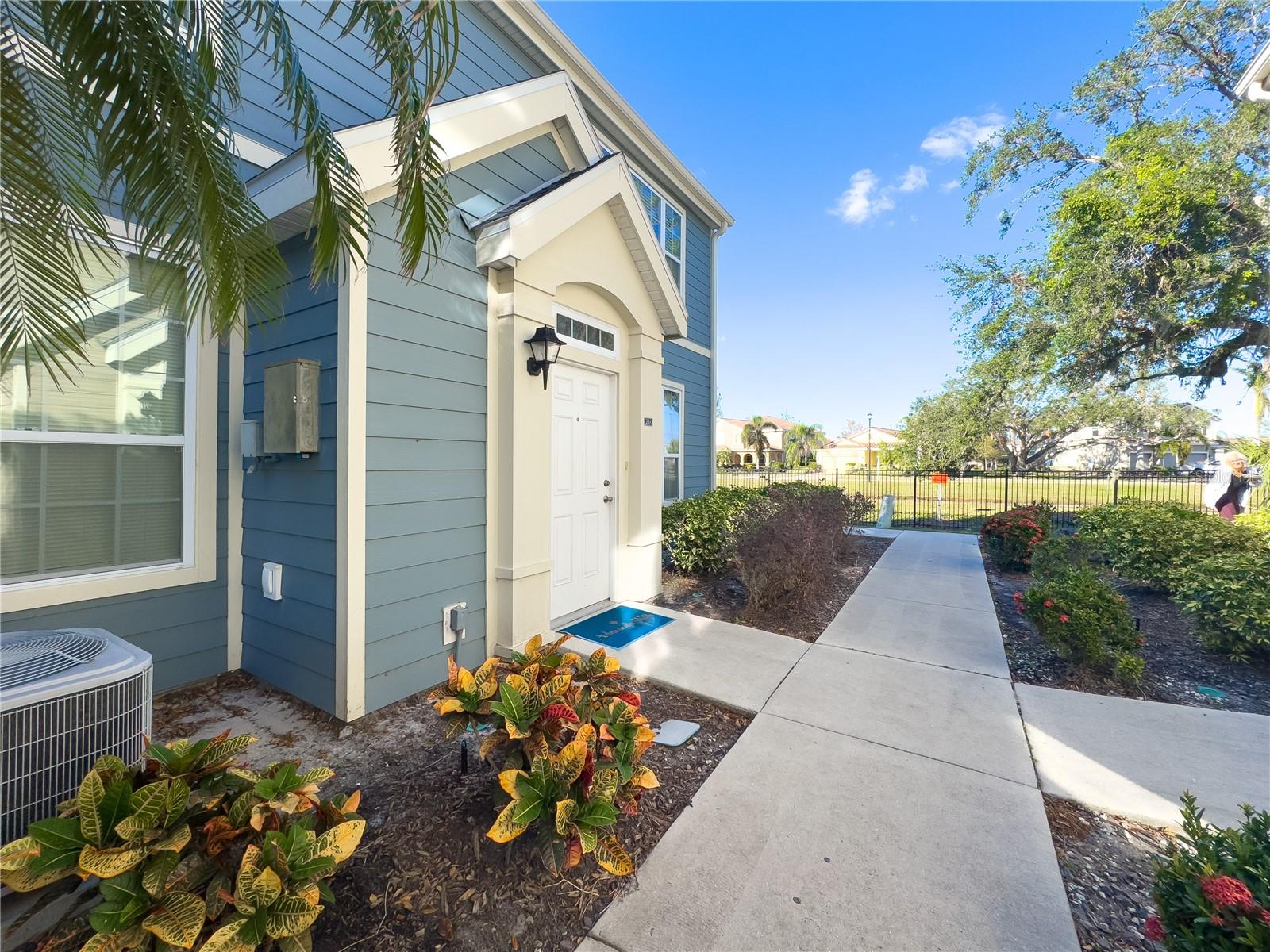 5521 ROSEHILL RD #203 - Photo 1