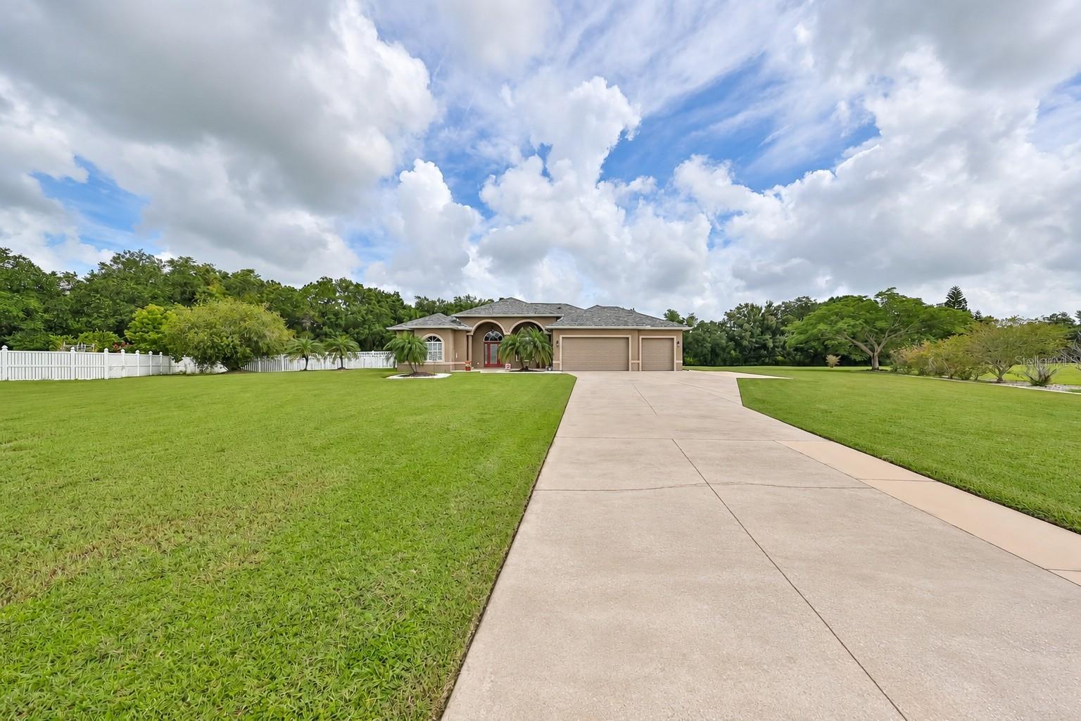 17706 BRIDLEWOOD CT - Photo 1