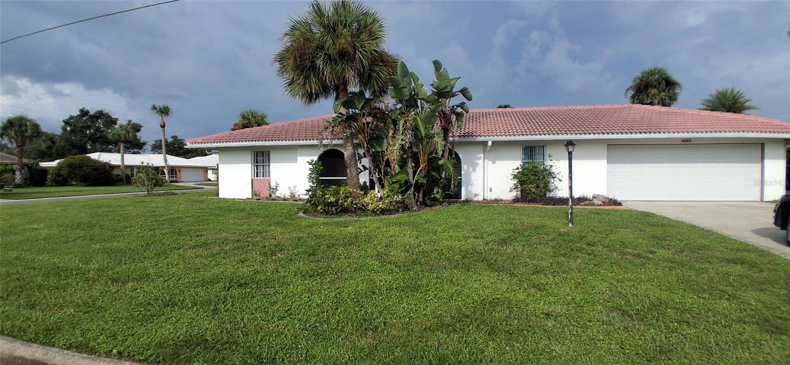 441 RUBENS DR E - Photo 1