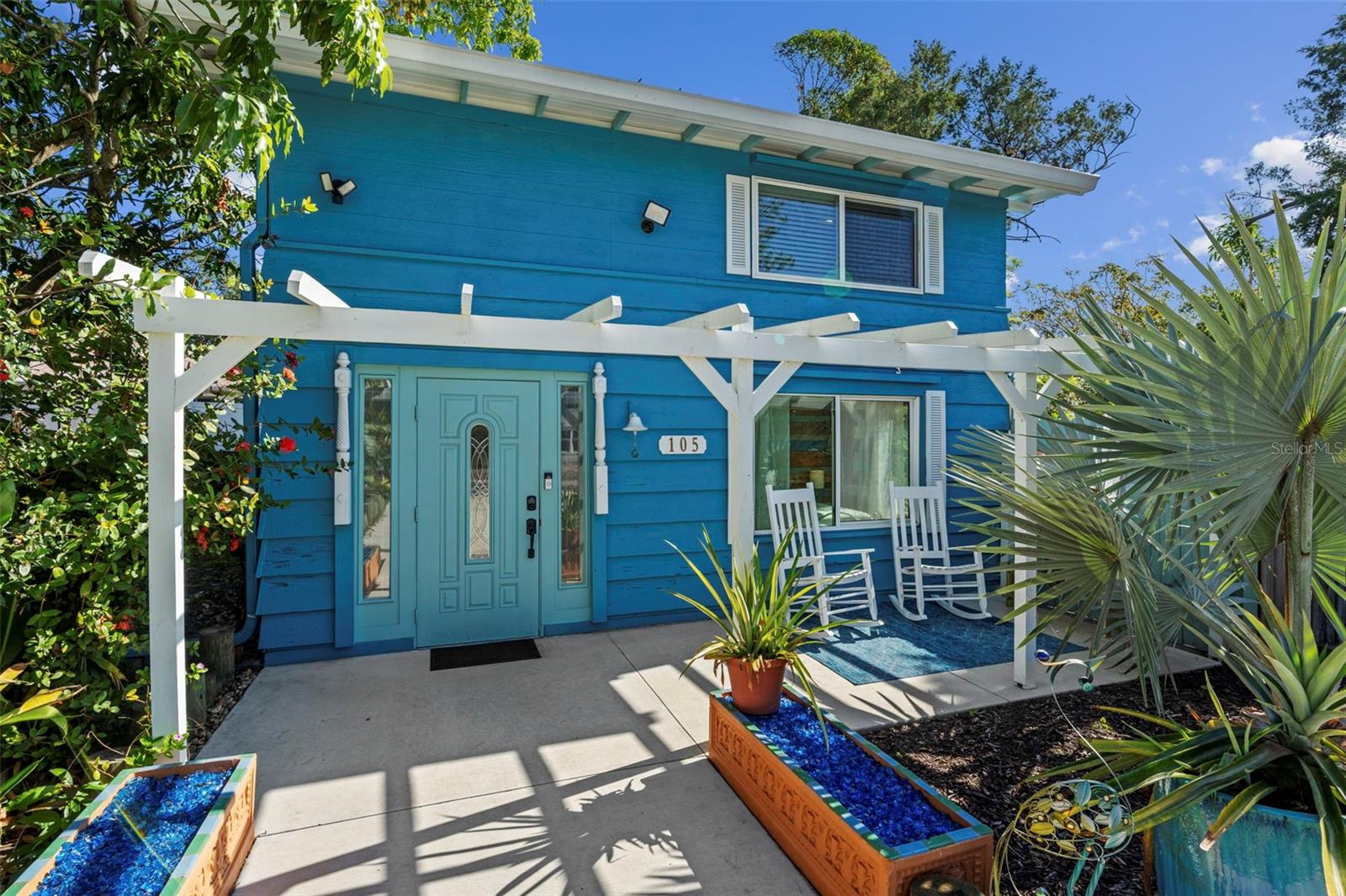105 TUCKER AVE - Photo 1
