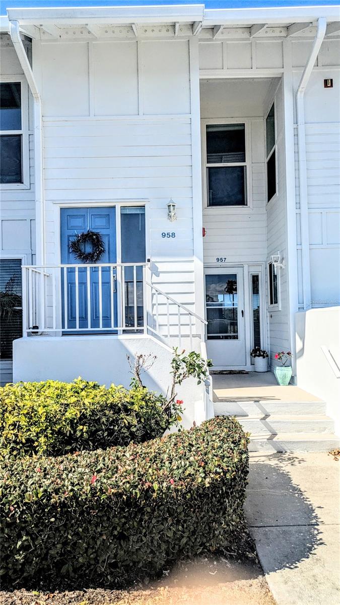 958 SANDPIPER CIR #958 - Photo 1