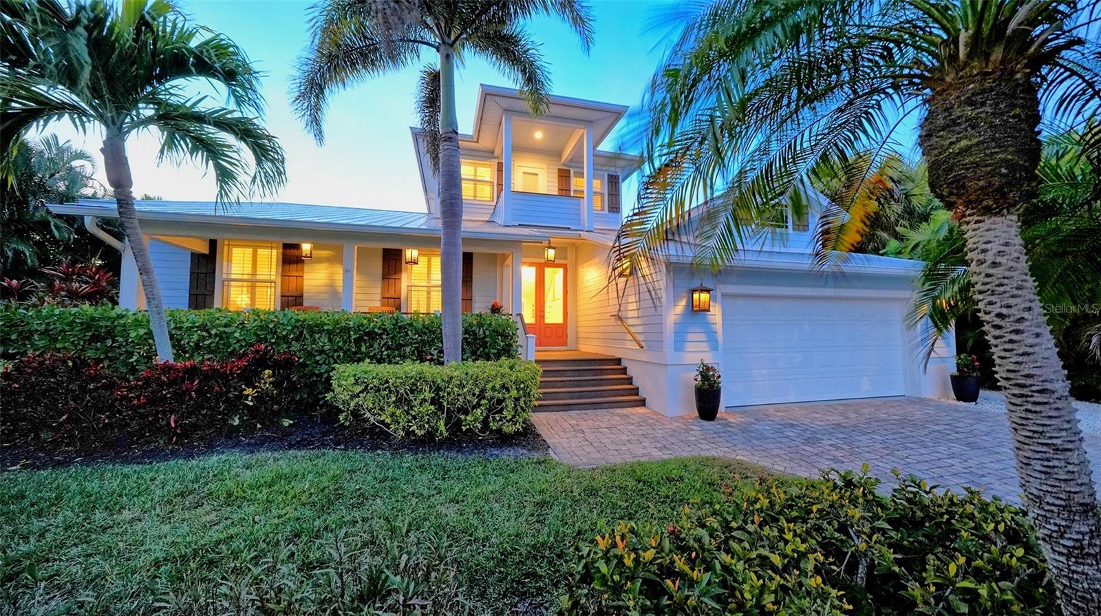 605 N POINT DR - Photo 1