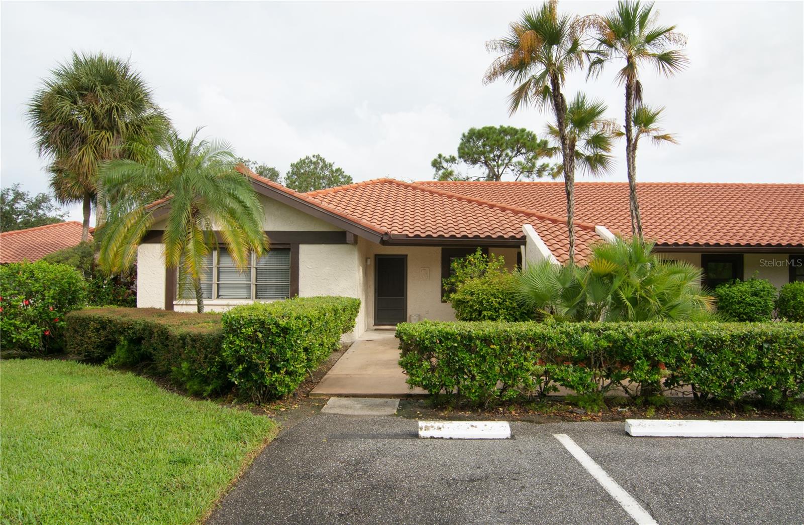 5635 GOLF POINTE DR #101 - Photo 1