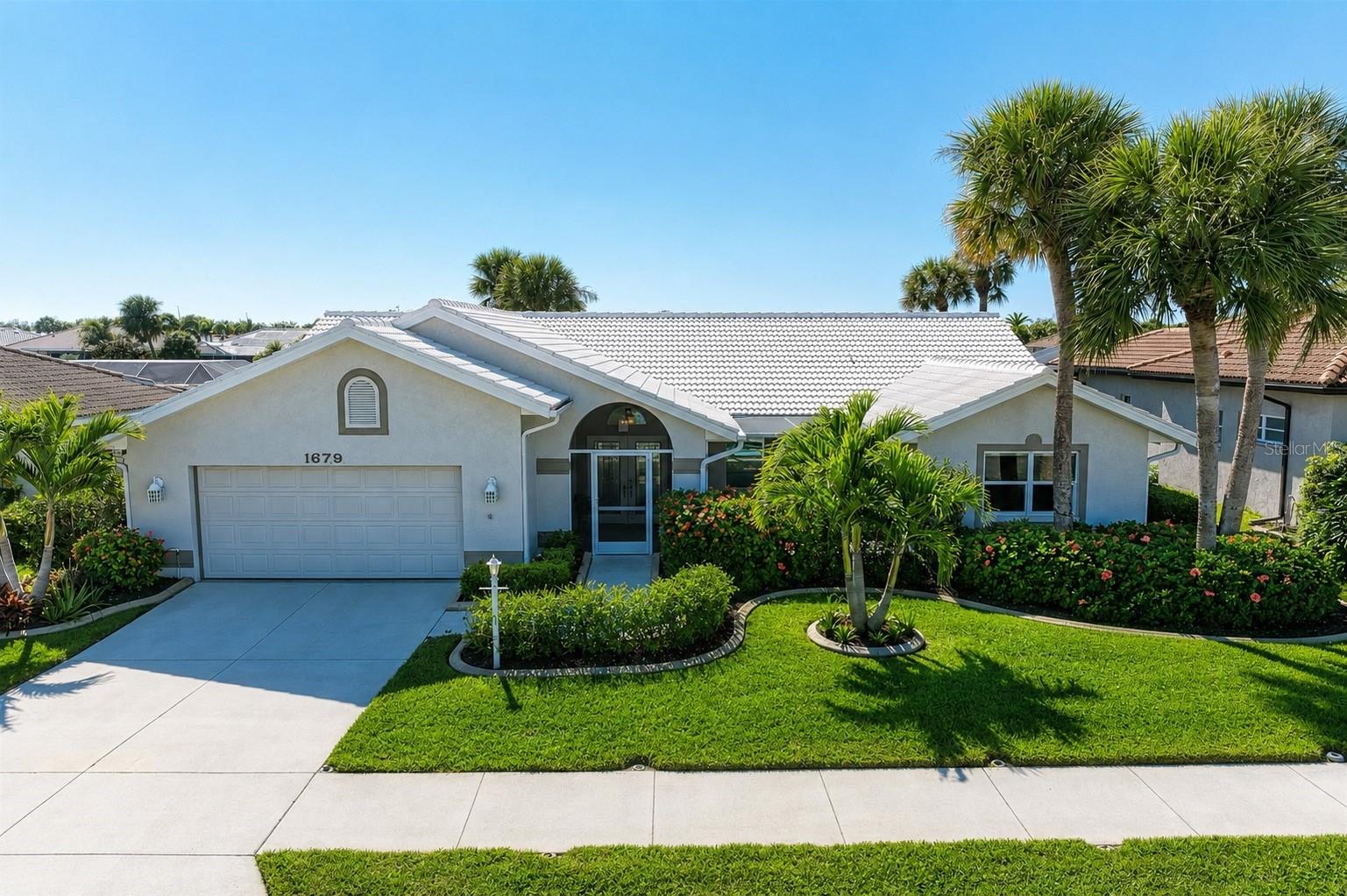 1679 VALLEY DR - Photo 1