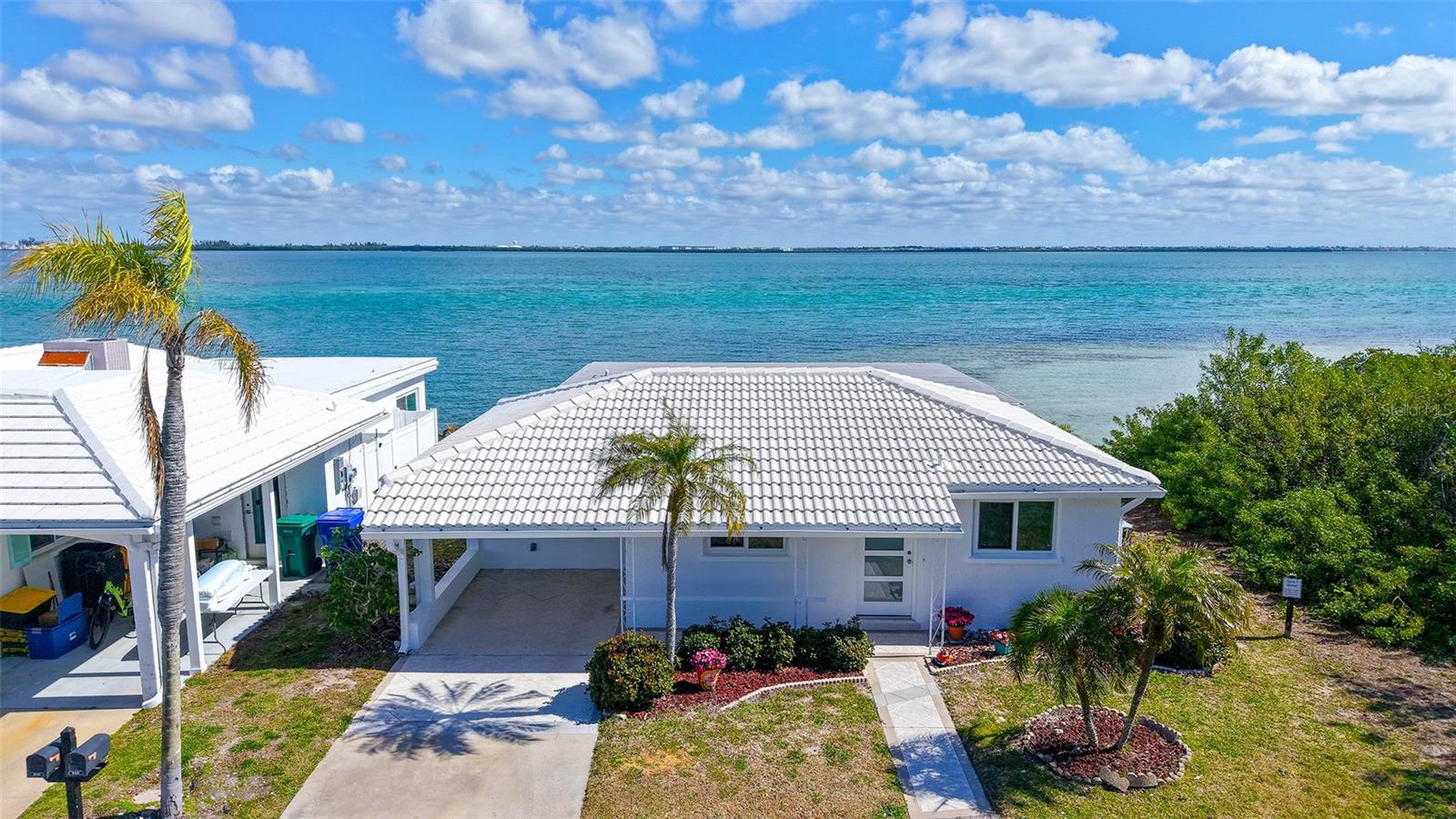 948 SPANISH DR S - Photo 1