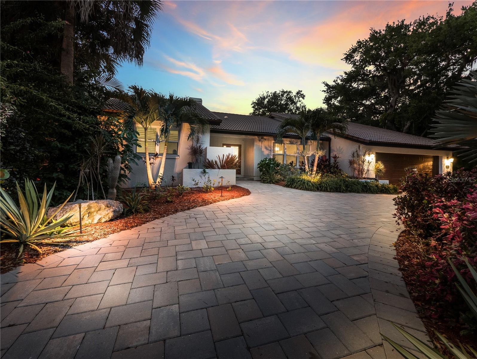 5231 SIESTA COVE DR - Photo 1