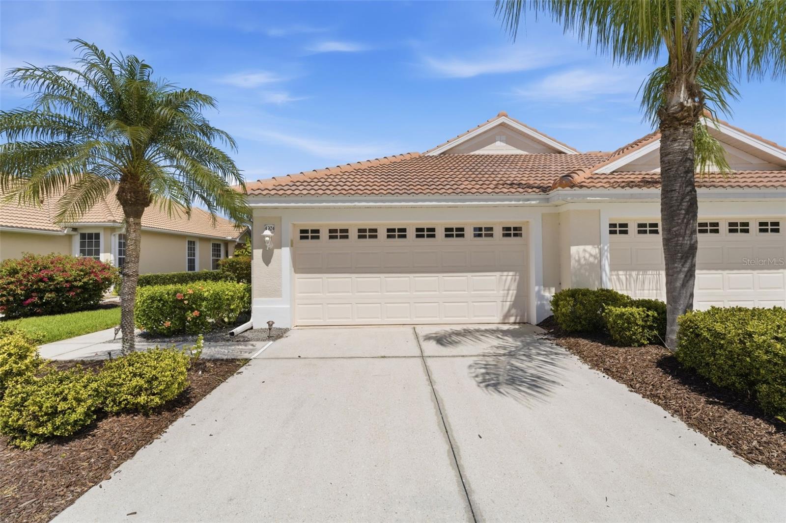 4924 WHISPERING OAKS DR - Photo 1