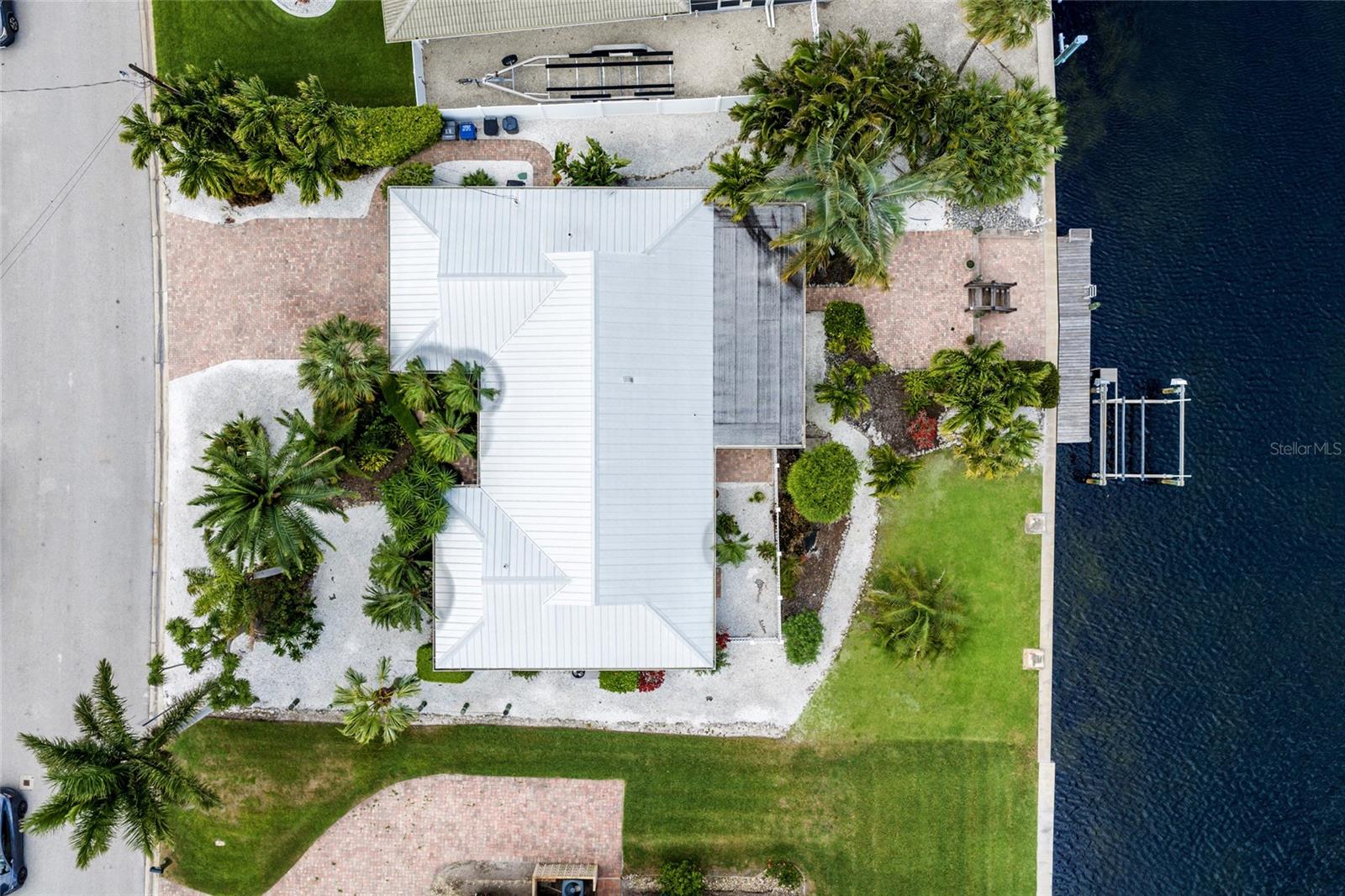 5007 BIMINI DR - Photo 1