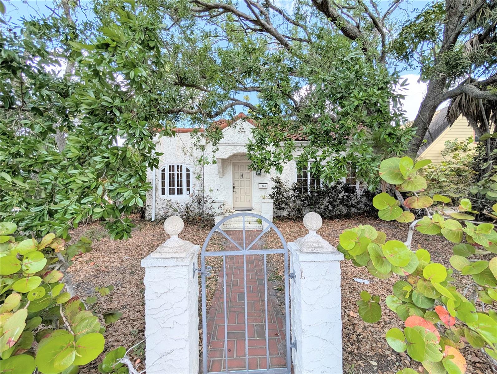 1701 SIESTA DR - Photo 1