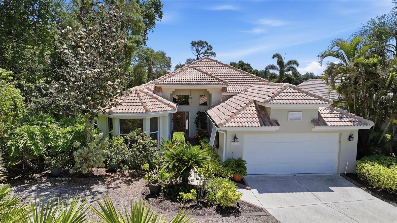 8009 HAMPTON CT - Photo 1