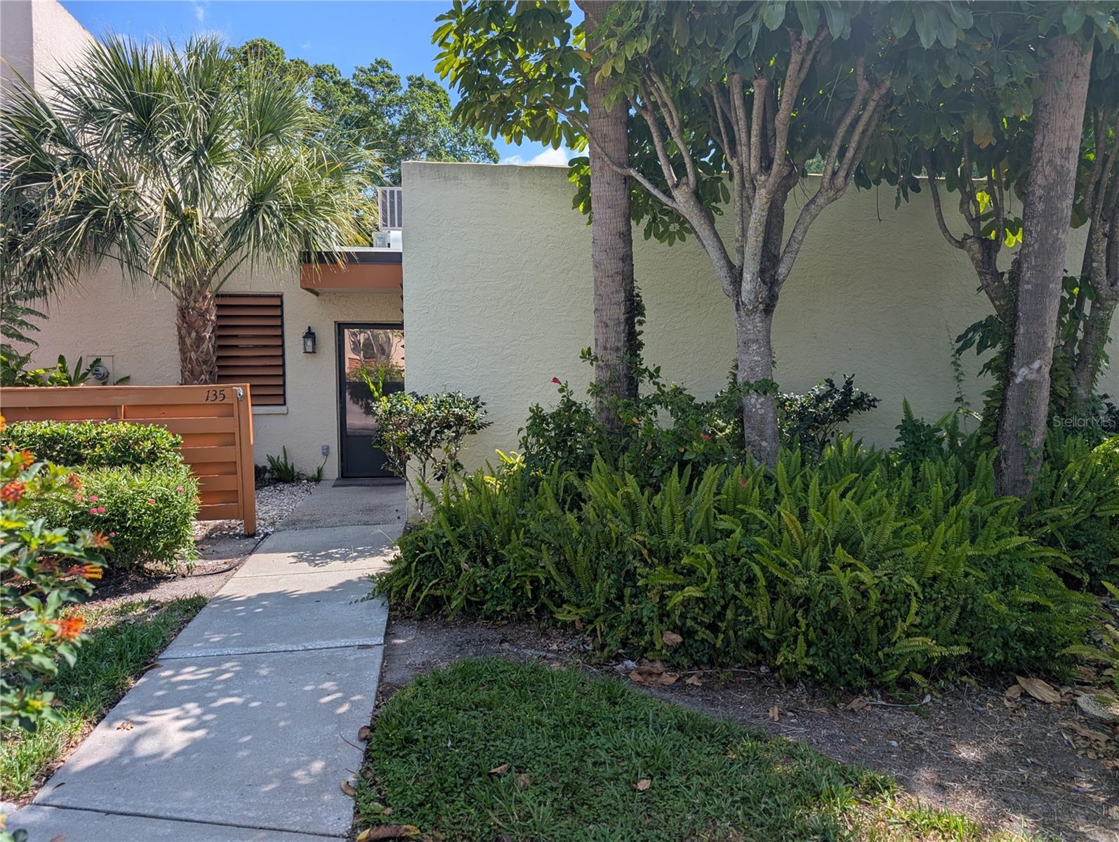135 WILD PALM DR - Photo 1