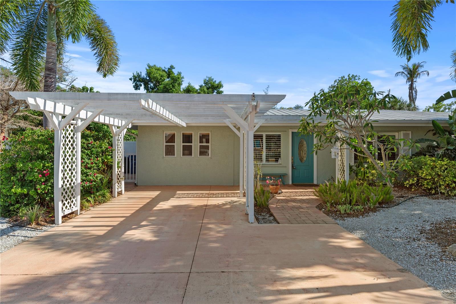 7860 HOLIDAY DR - Photo 1