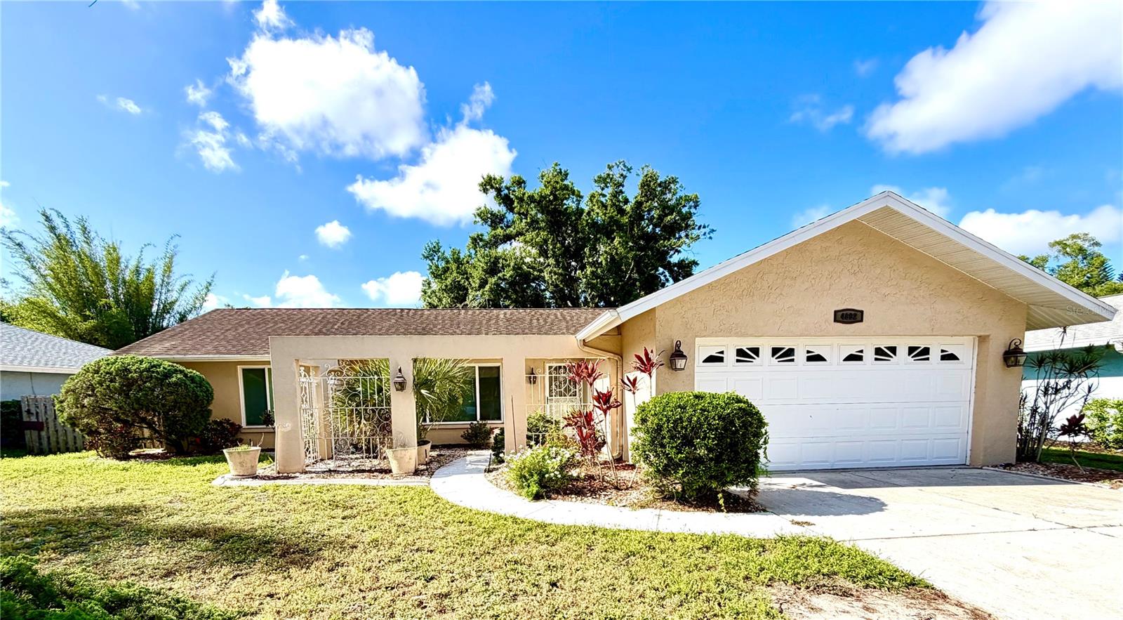 4892 GREENCROFT RD - Photo 1