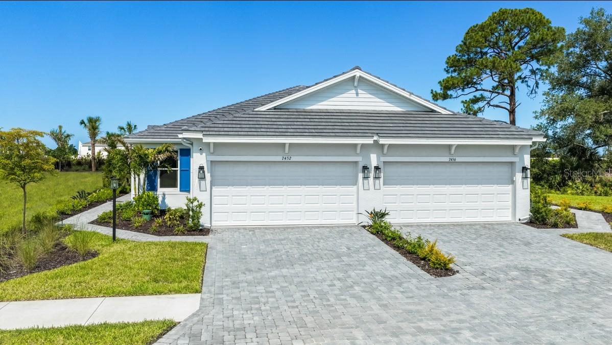 7452 MOONBEAM AVE - Photo 1
