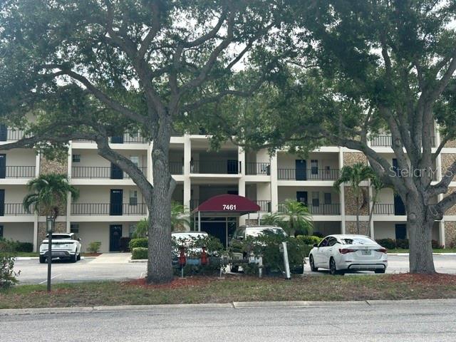 7461 W COUNTRY CLUB DR N #402 - Photo 1