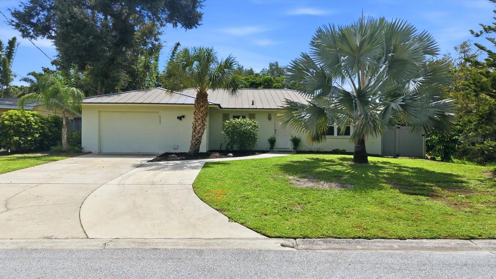 6233 ROCKEFELLER AVE - Photo 1