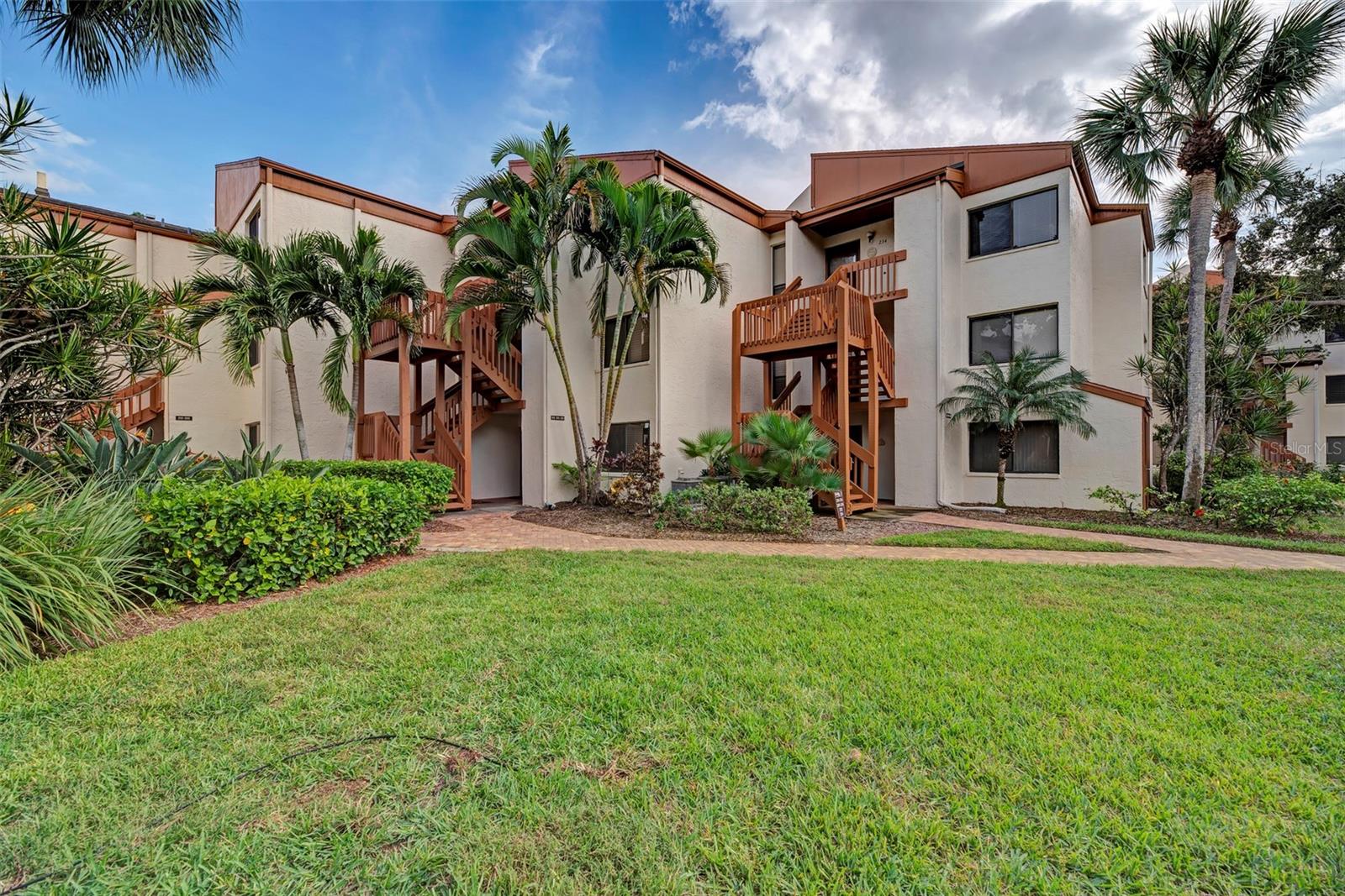 1800 COVE II PL #213 - Photo 1
