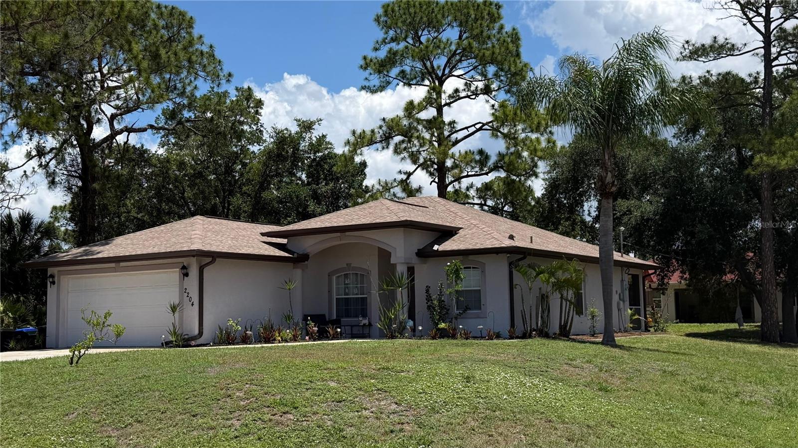 2204 SPARKLE LN - Photo 1