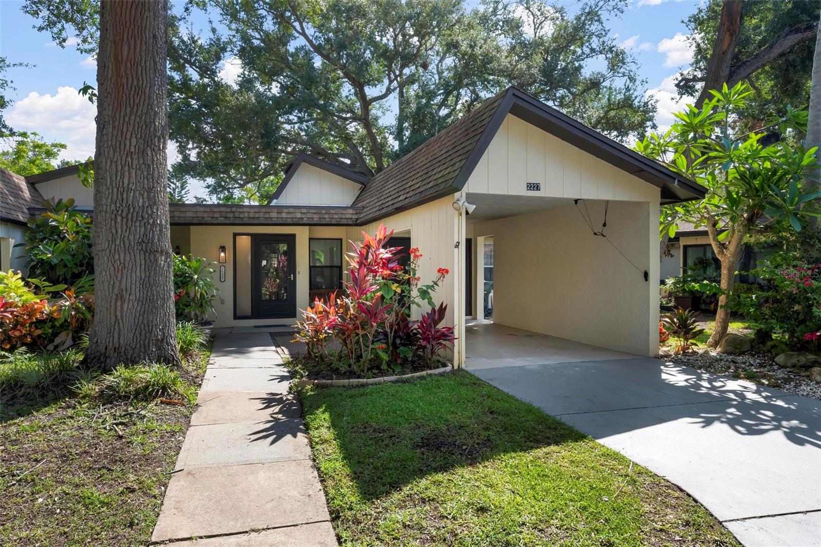 2227 CIRCLEWOOD DR #52 - Photo 1