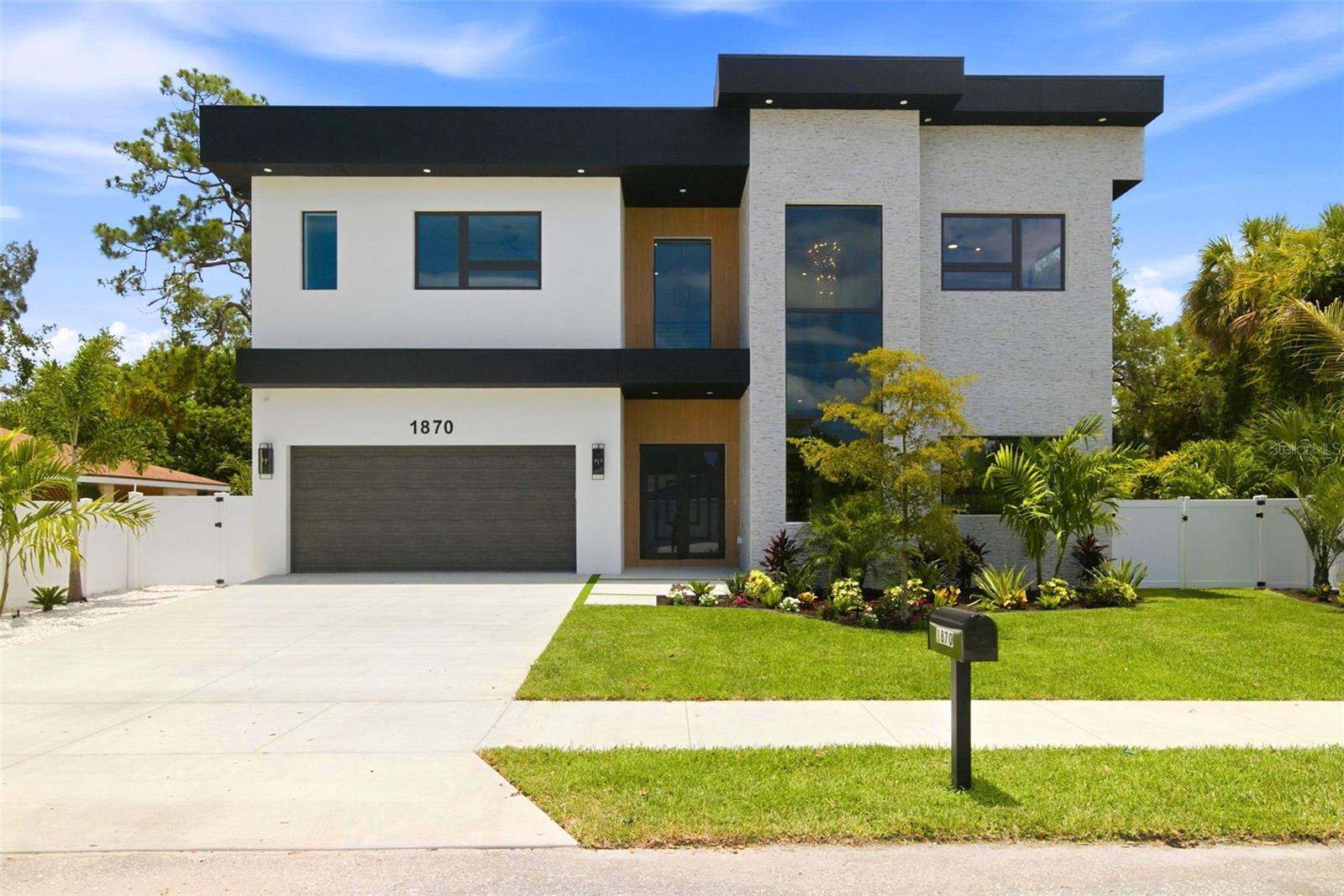 1870 JASMINE DR - Photo 1