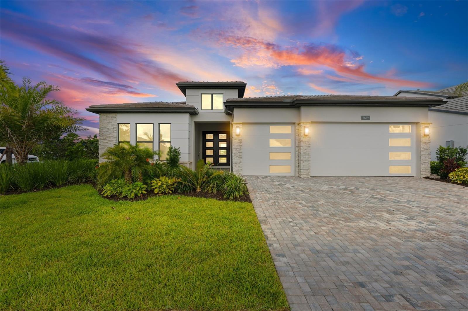 2629 WATERFRONT CIR - Photo 1