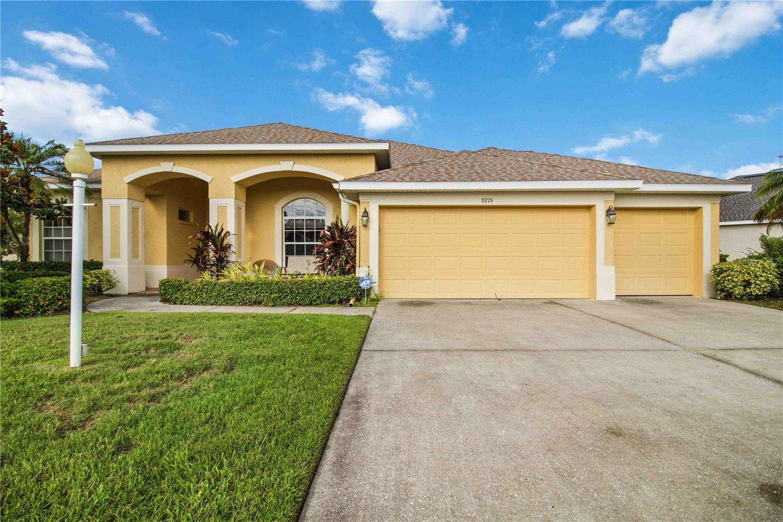 9215 63RD CT E - Photo 1