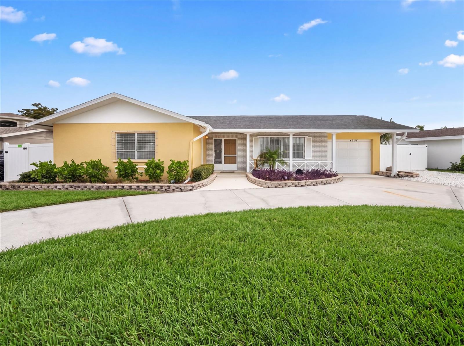 4608 ARLINGTON RD - Photo 1