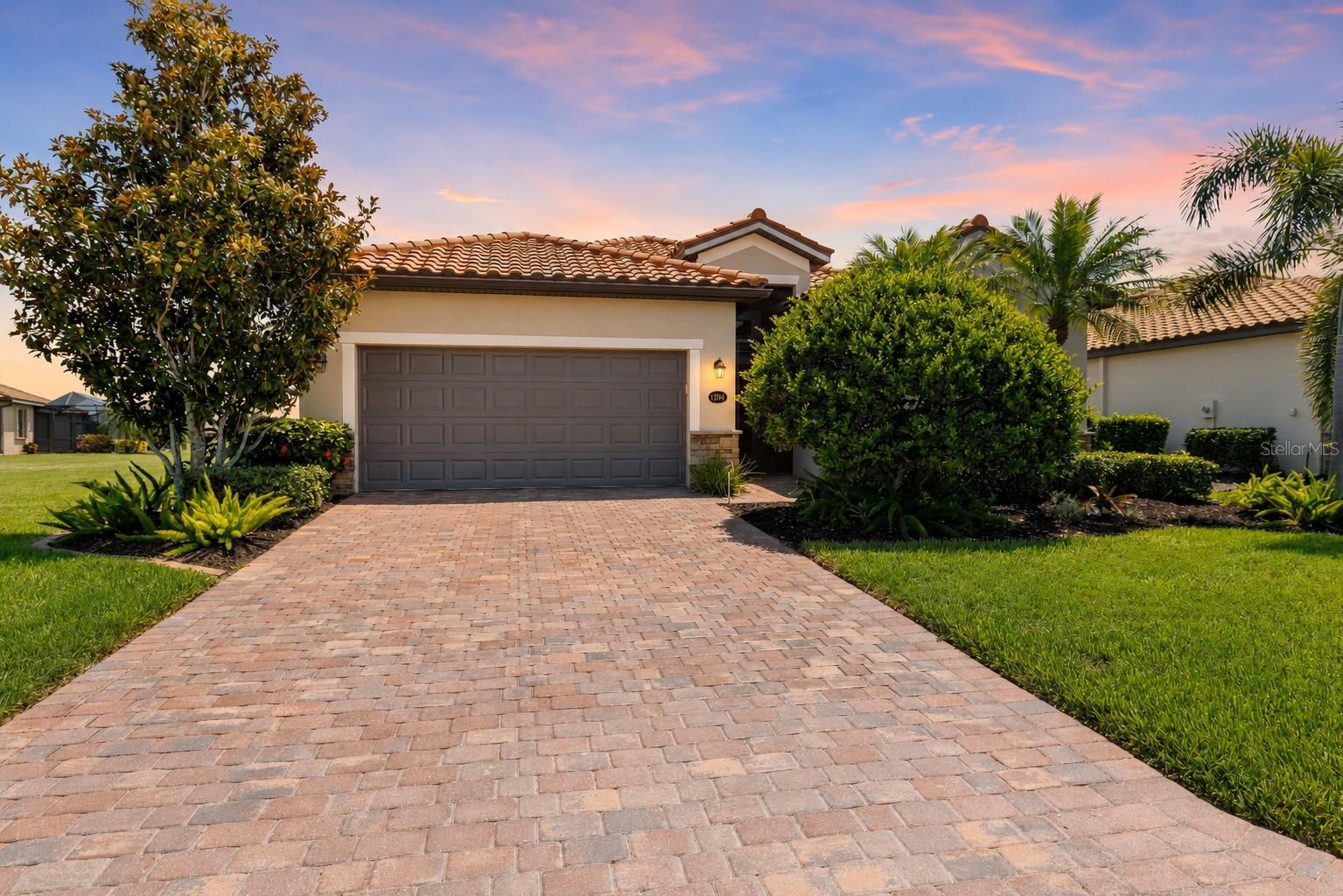 6907 QUIET CREEK DR - Photo 1