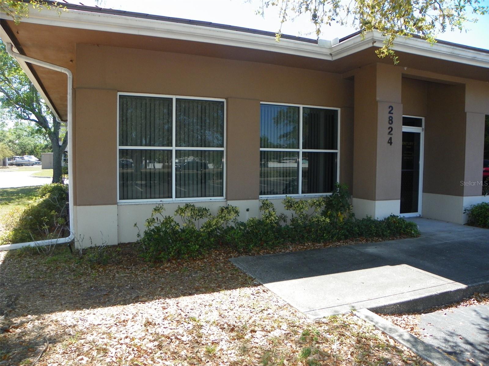 2824 MANATEE AVE E - Photo 1