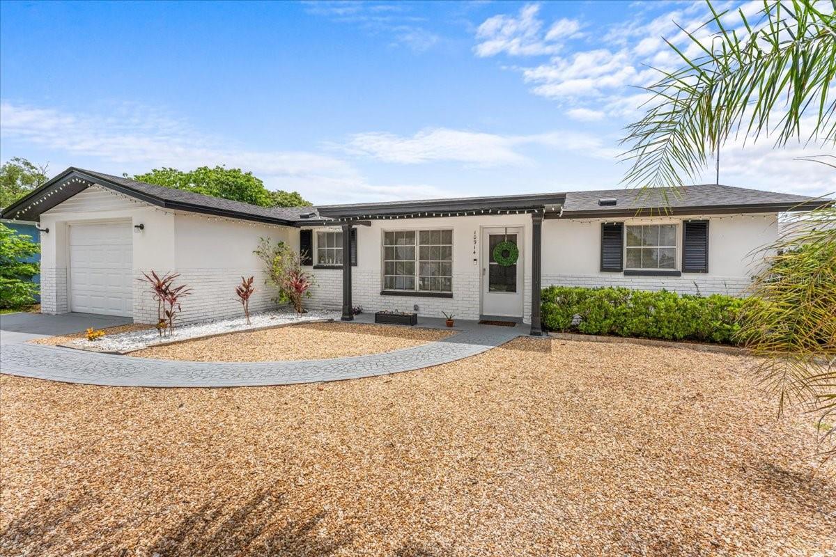 10914 OAKDALE AVE - Photo 1