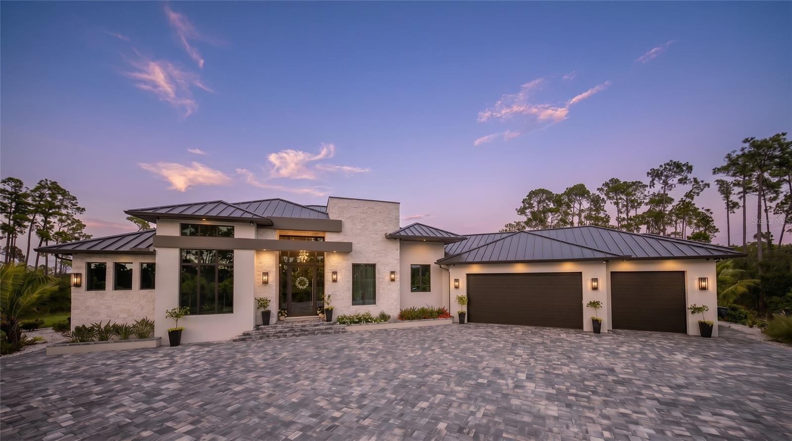 9240 FALCON CT - Photo 1